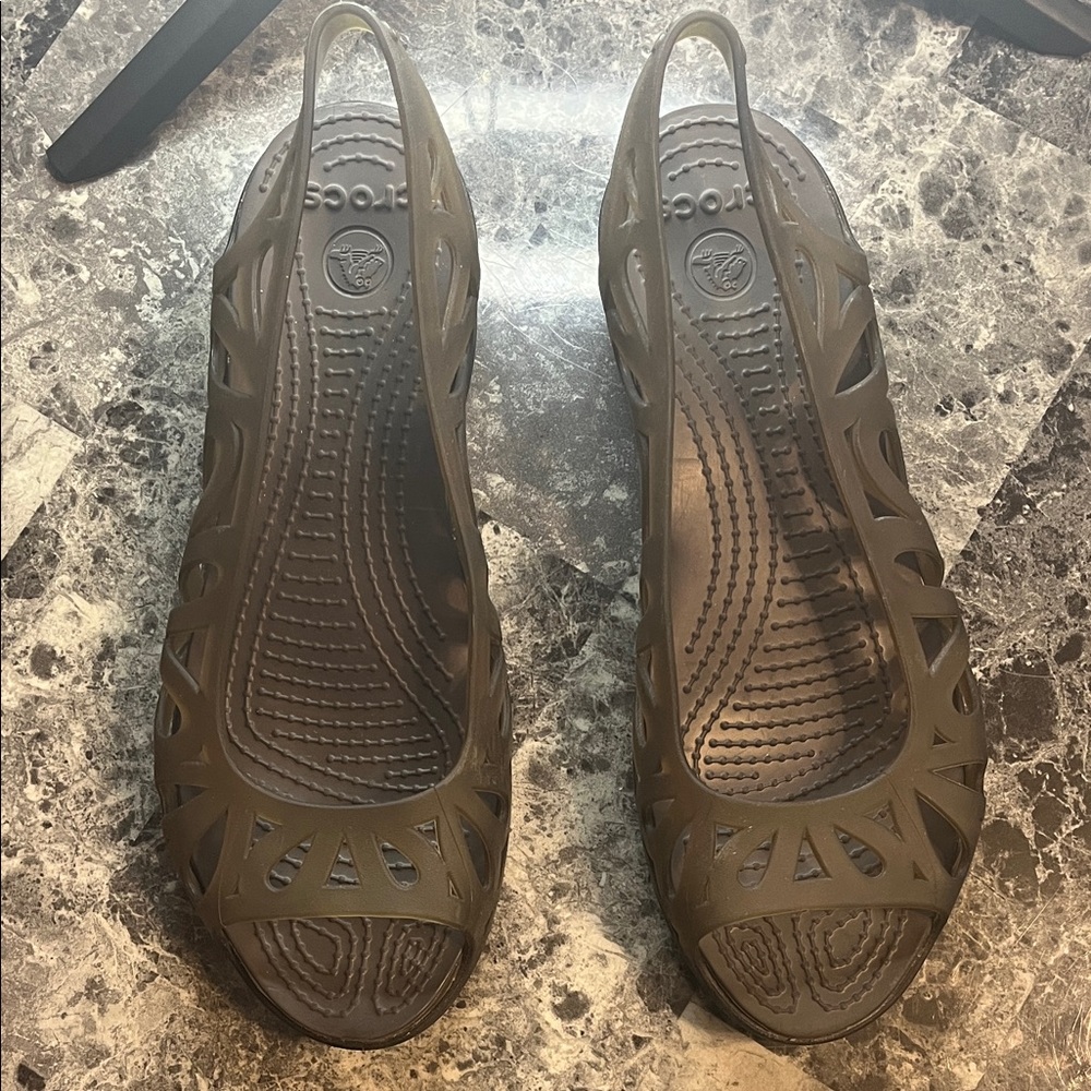 CROCS Women's Olive Flats - Picture 4 of 5